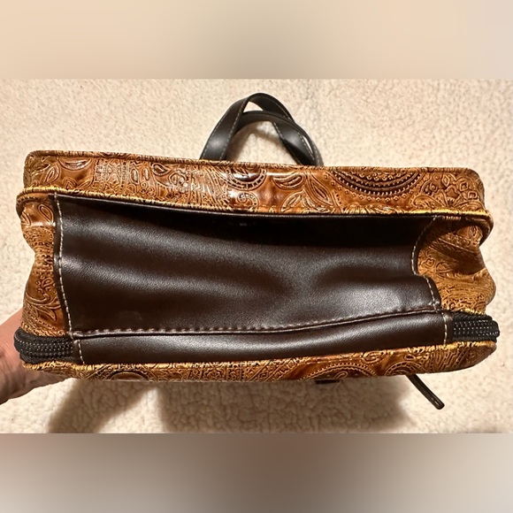 Relic Quality Brand by Fossil tooled faux leather cross body purse vegan - Picture 11 of 16